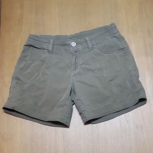 Kuhl womens army green shorts size 8